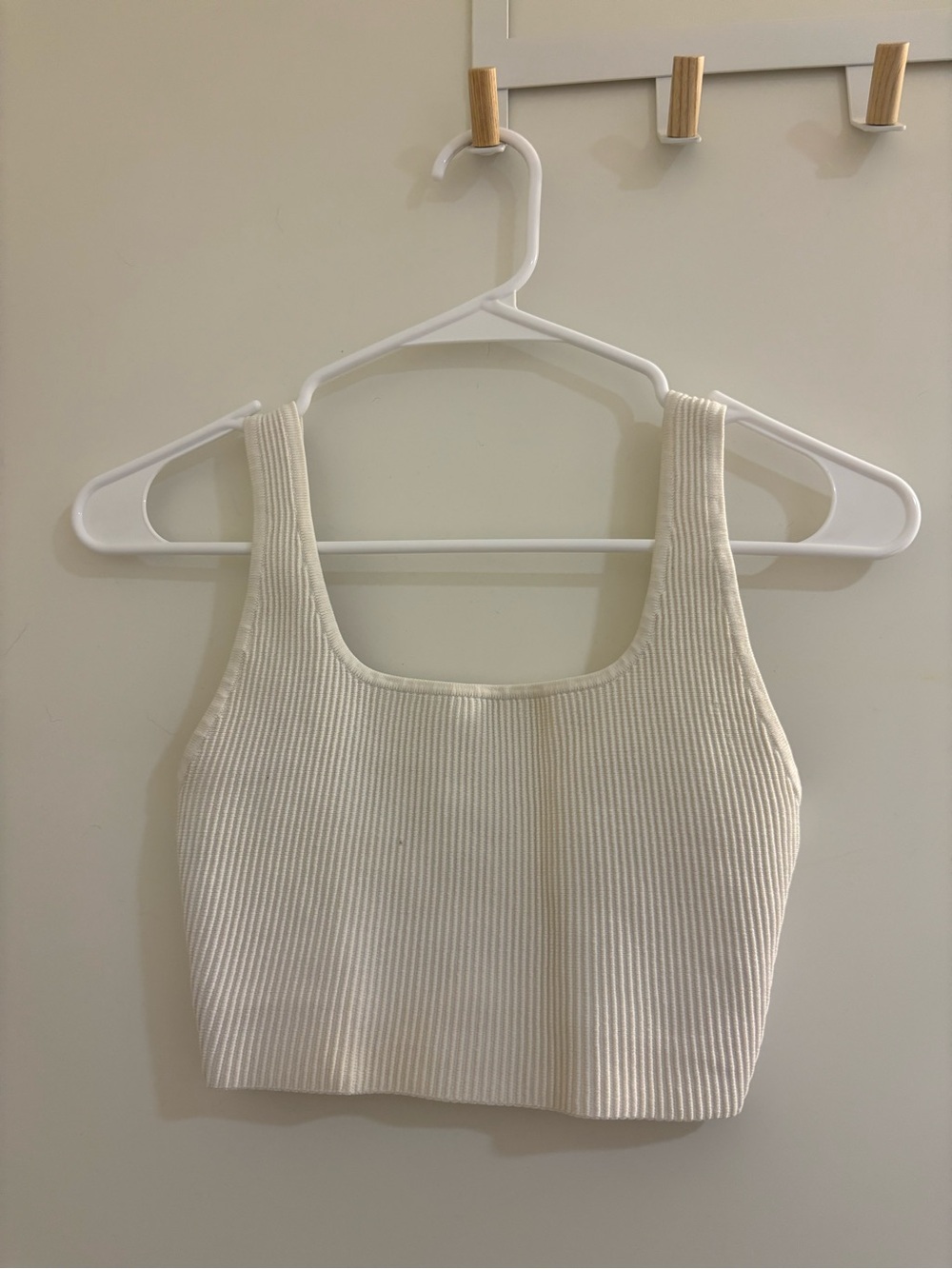 Aritzia Babaton Ribbed Cream Tank Crop Top - Women